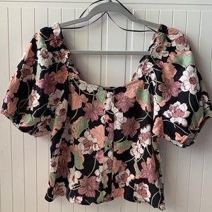 WHO WHAT WEAR floral print garterizd crop top sz L